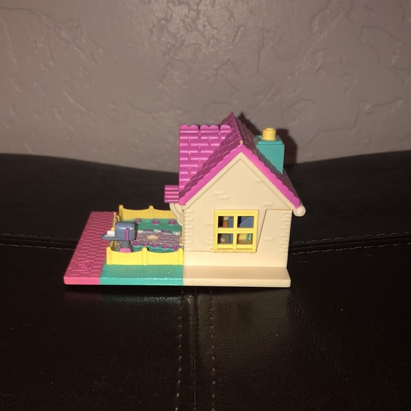 Bluebird Polly Pocket Cozy Cottage